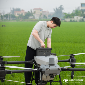 DJI Agras T50 beim Akkuwechsel